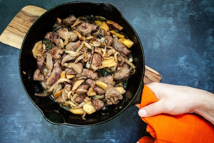 BEEF LIVER WITH SAUTÉED ONIONS AND APPLES